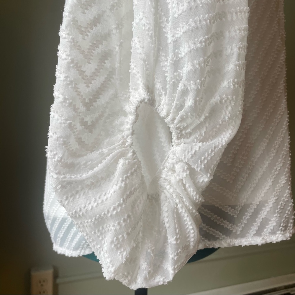 FAVLUX White Boxy Blouse with Relaxed Fit - Picture 3 of 4